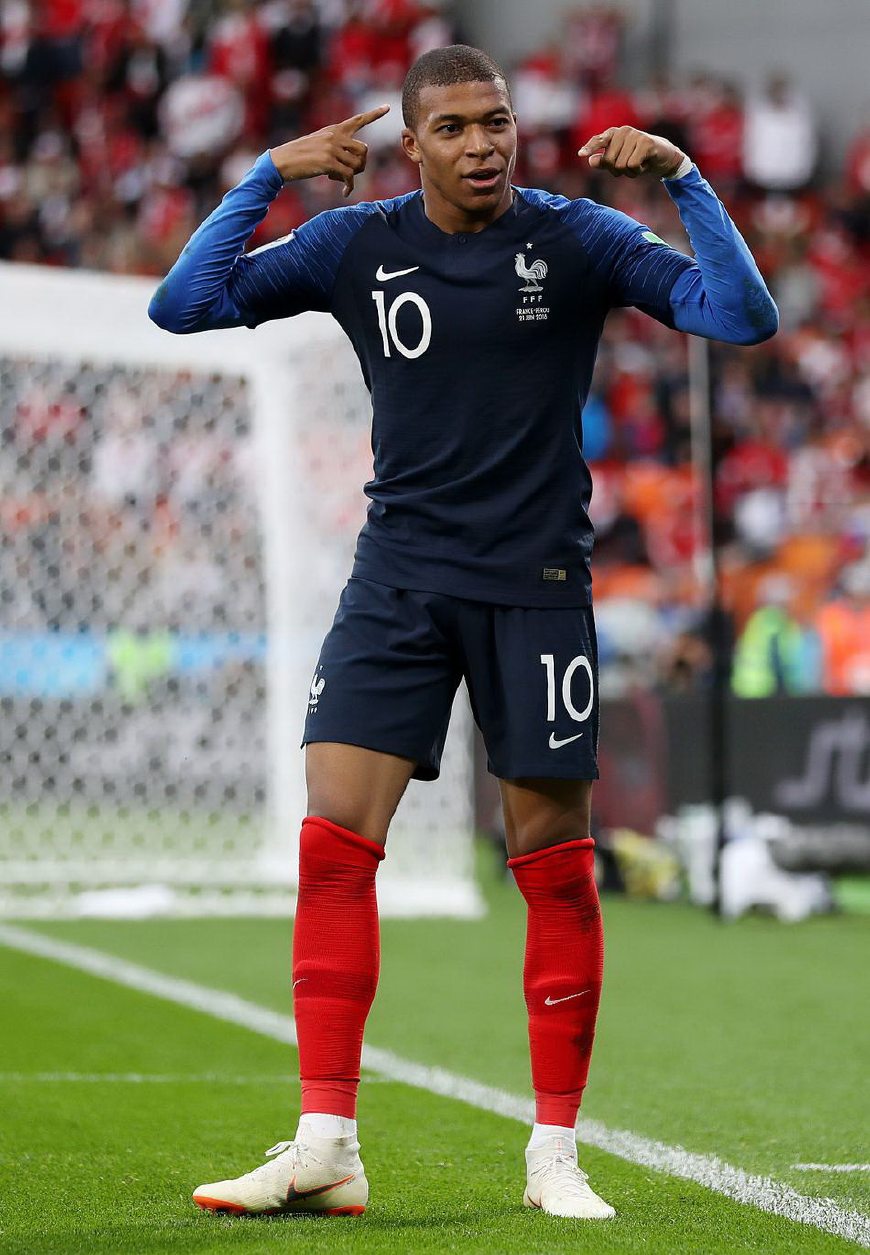 半场战报：罗马0-1那不勒斯，内雷斯反击单刀破门（半场快讯：那不勒斯1-0领先罗马，内雷斯反击单刀建功）