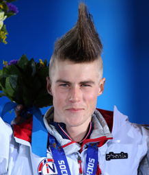 铜梁龙&广州豹角逐最后一个冲超名额，你认为谁将获得入场劵？（冲超末班车之战：铜梁龙与广州豹谁能抢到最后一张门票？）