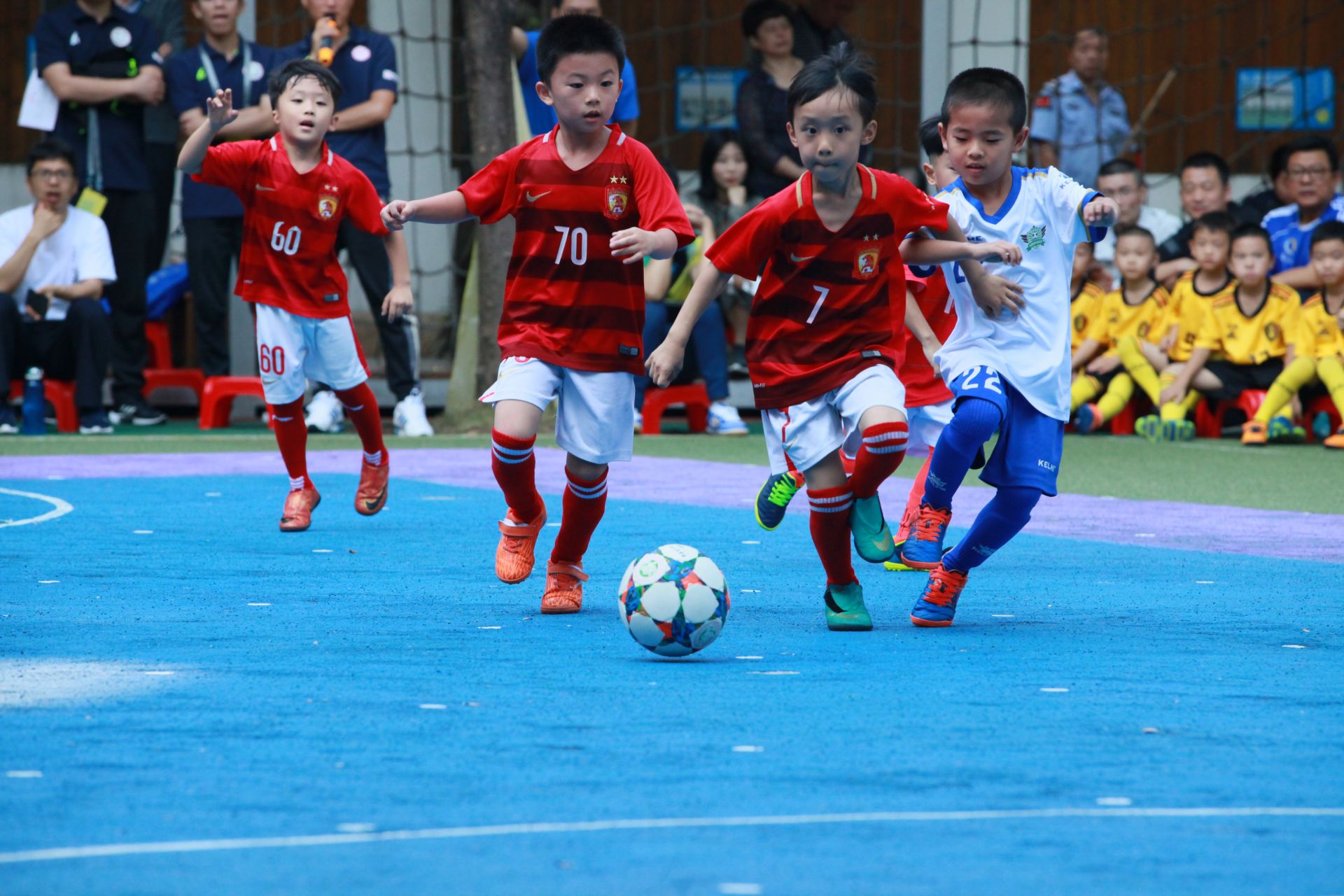 赵佳楠：我们拥有全世界最好的球迷，非常感谢大连球迷的支持（赵佳楠：我们的球迷是世界顶级，感谢大连球迷的一路支持）