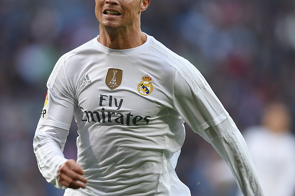 阿森纳以3-0大胜布鲁日，锁定16强席位，延续全胜纪录。（阿森纳3比0击败布鲁日，提前晋级16强并保持全胜）