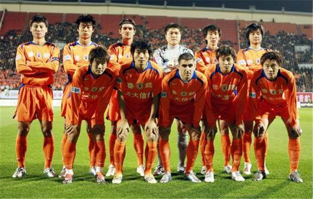 德甲最新积分战报 多特6轮不败稳居第3 差拜仁9分（德甲积分榜更新：多特近6轮不败稳居第三，落后拜仁9分）