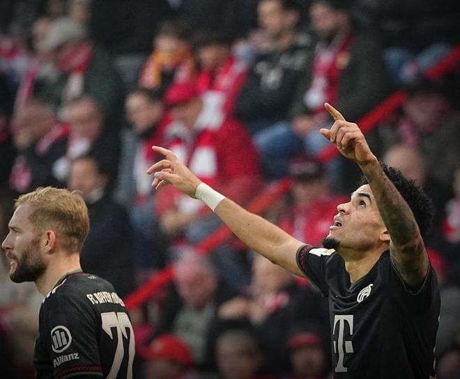 爷青回，维耶里社媒晒与大罗、巴乔、托蒂、卡纳瓦罗等人合照（回忆杀！维耶里社媒晒与罗纳尔多、巴乔、托蒂、卡纳瓦罗等传奇合影）