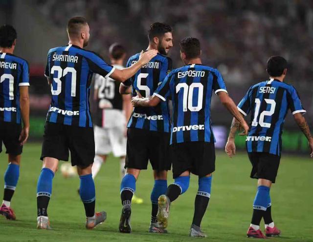 客场1-3输给利兹联 暴露切尔西最大短板 只能争五&无力争冠（客场1-3负于利兹联 切尔西短板尽显 争冠无望恐仅争五）