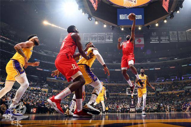 伯纳乌，皇马开出的条件确实诱惑力很大（伯纳乌见证：皇马的条件诱惑十足）