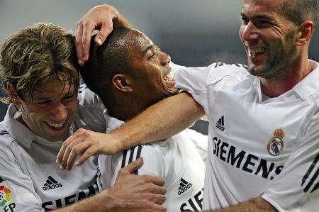 中甲战报：莱昂纳多传射，重庆铜梁龙2-0嘉定汇龙升入中超（中甲赛报：莱昂纳多传射建功，重庆铜梁龙2比0击败嘉定汇龙冲超成功）